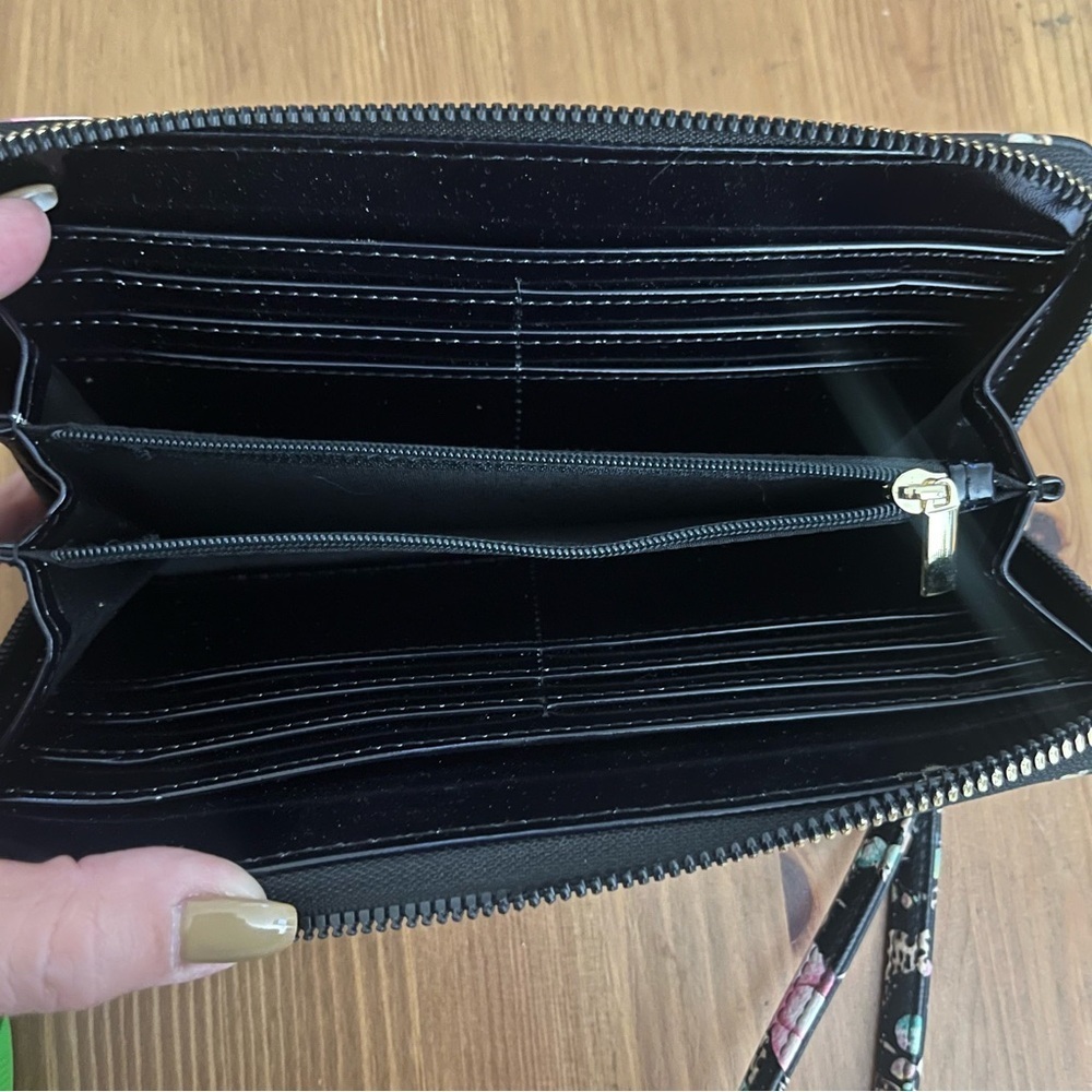 Betsey Johnson Black Floral Gold Chain Women's Trifold Wristlet Wallet - Picture 5 of 6